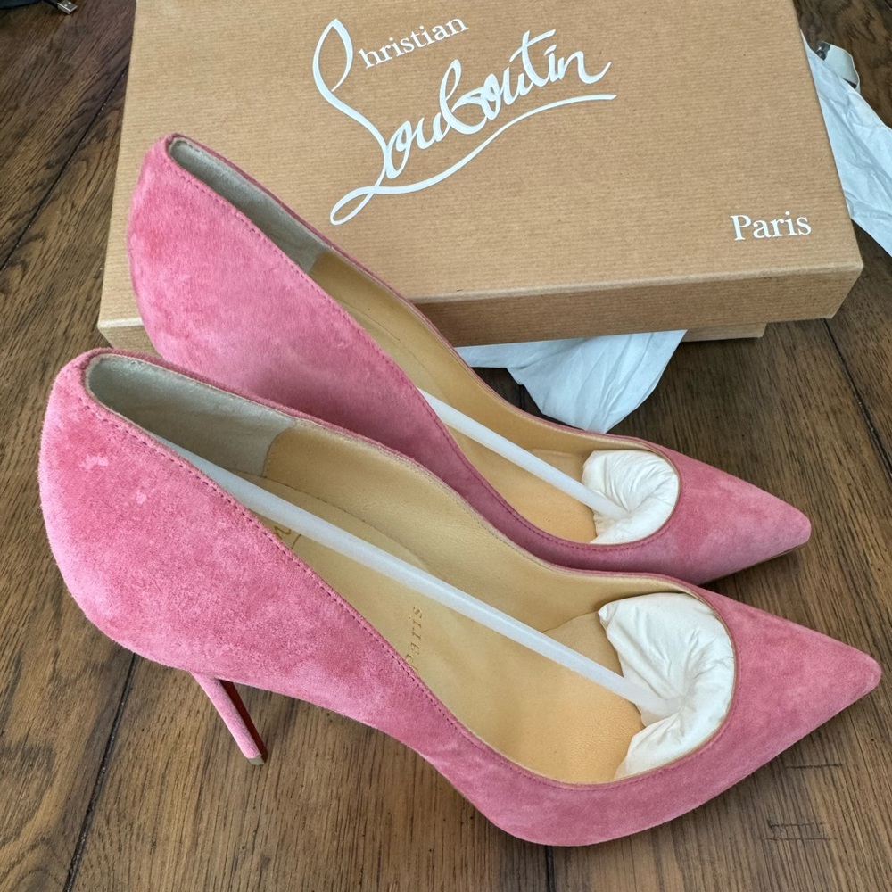 Pink suede pumps from Christian Louboutin. Signature red sole. Made in Italy.